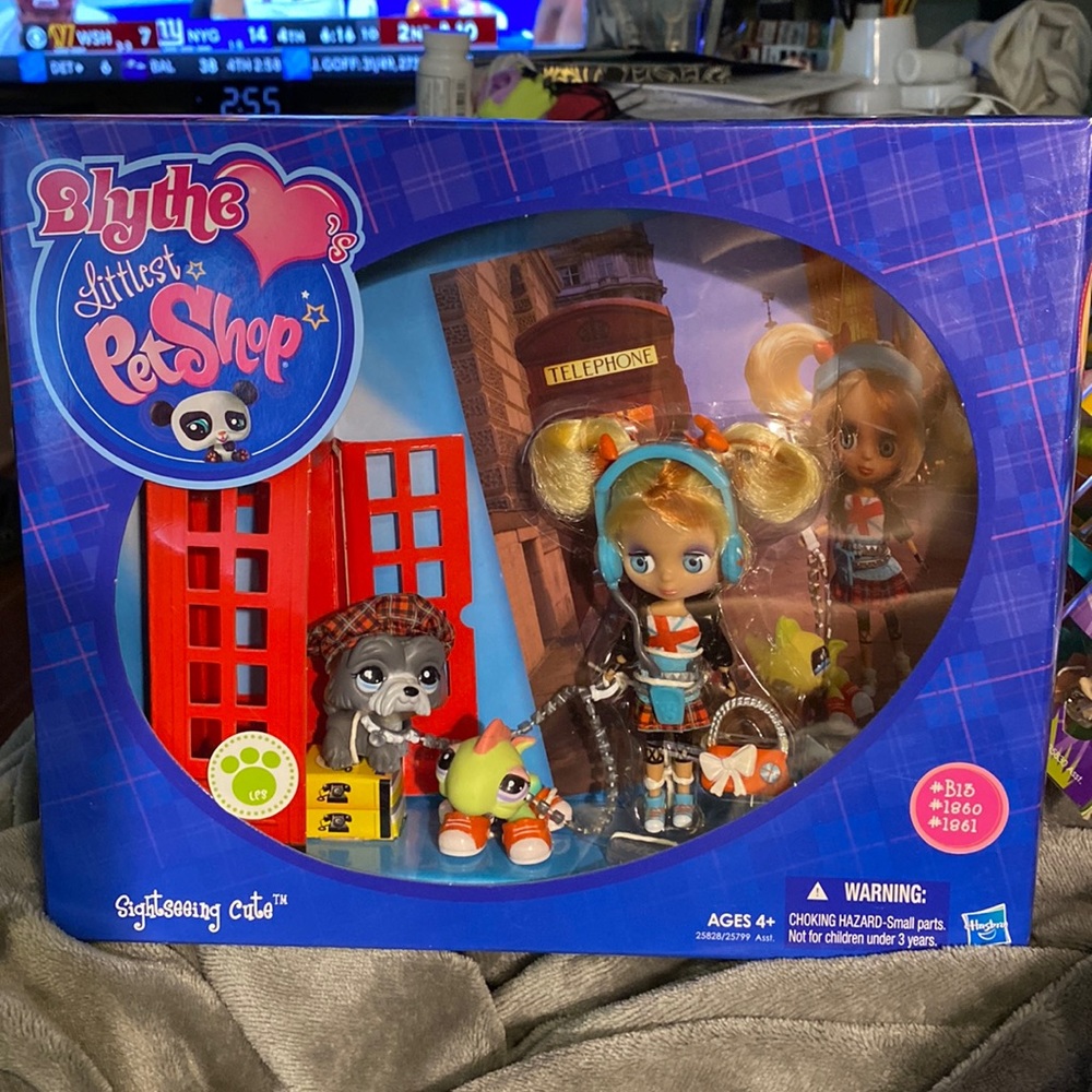 Littlest Pet Shop brand new in box Blythe “Sightseeing Cute”